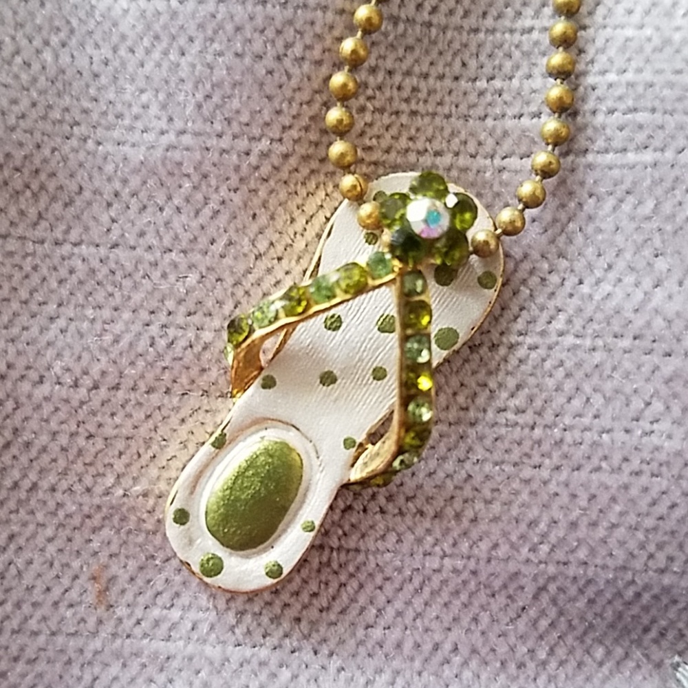 ADORABLE flip flop necklace